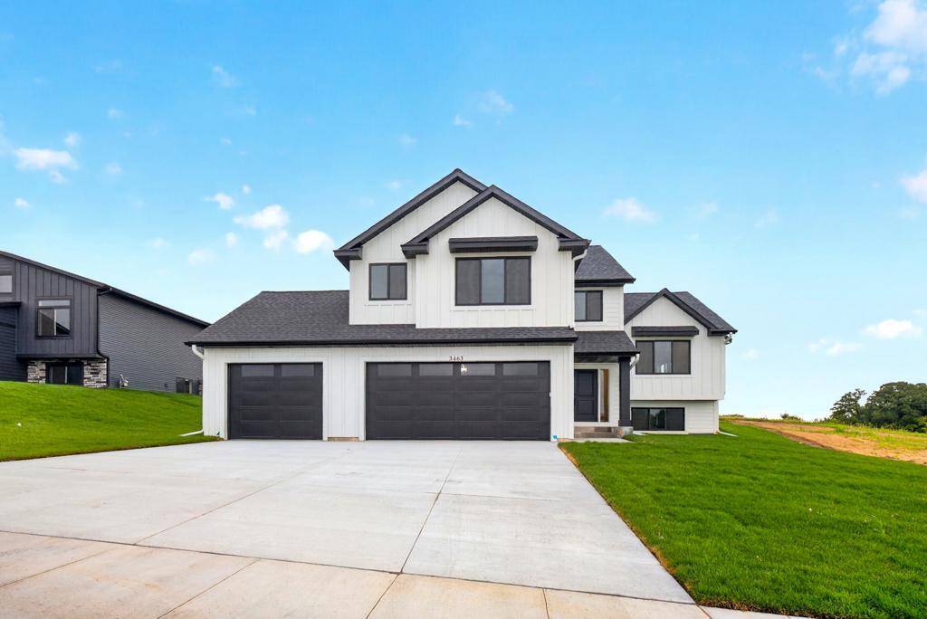 3463 Stonehedge Dr NE