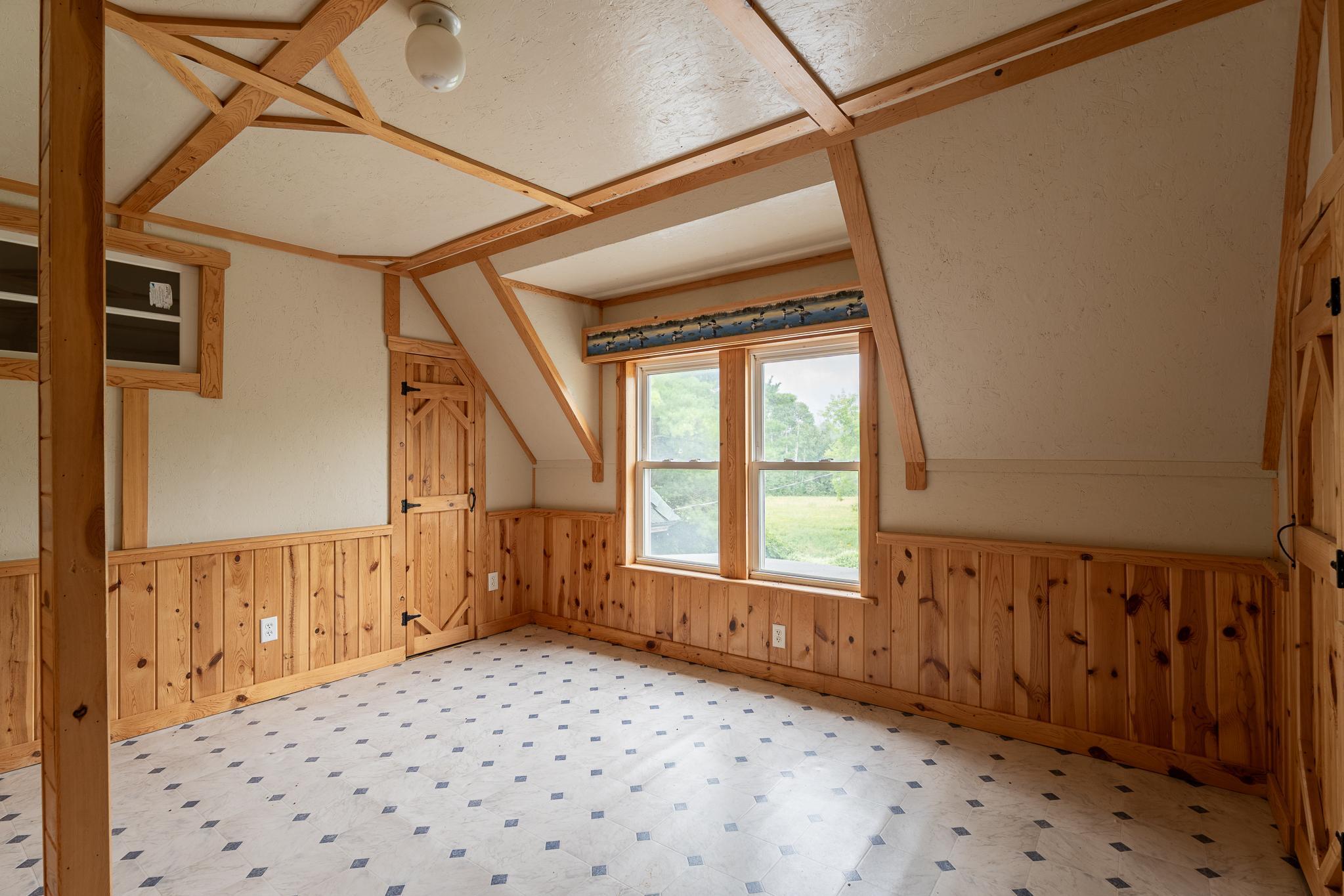 18467 Vineland Road Property Photo 4
