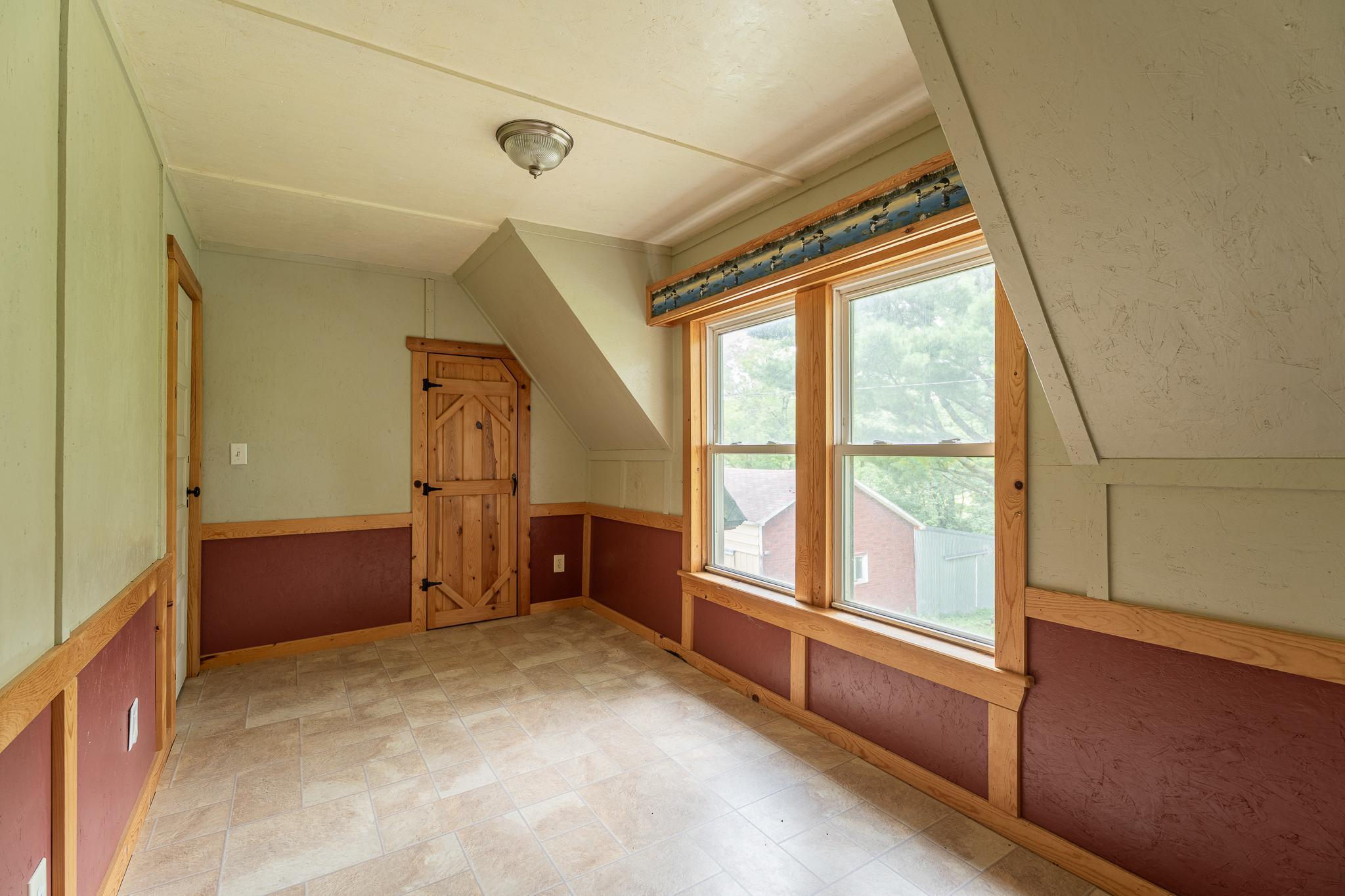 18467 Vineland Road Property Photo 10