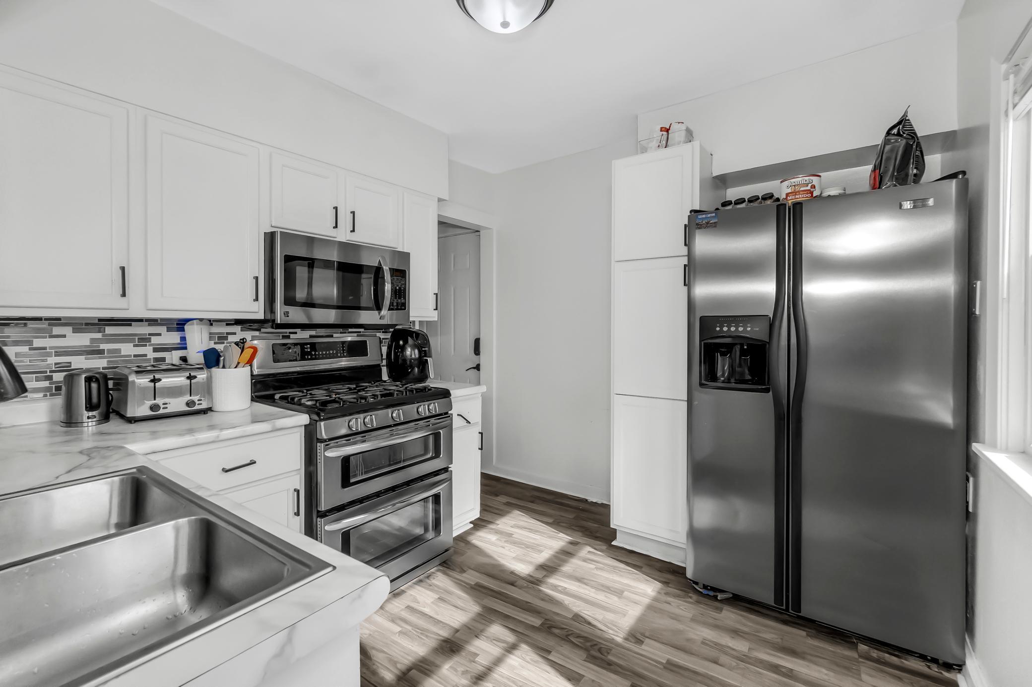 1106 Irving Avenue N Property Photo 6