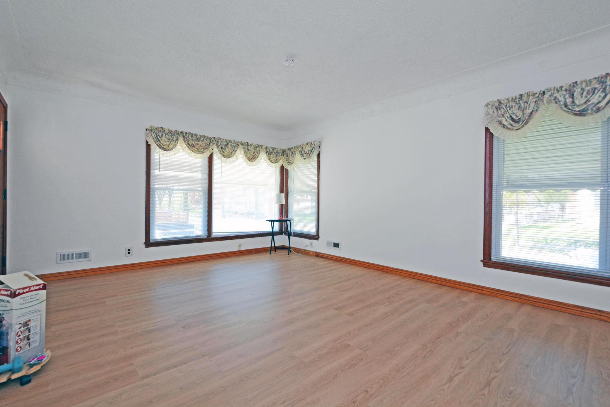 2122 30th Avenue N Property Photo 4