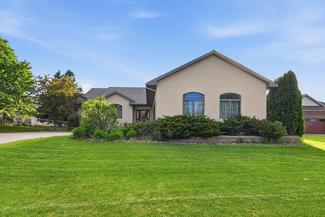 11 Moon Circle Property Photo 2