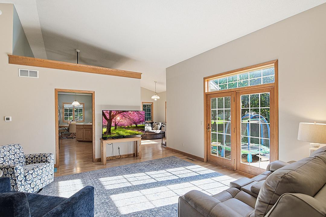 11 Moon Circle Property Photo 3