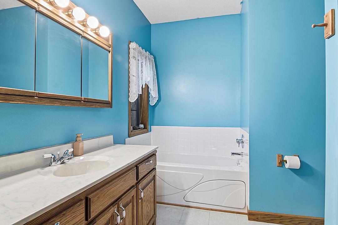11 Moon Circle Property Photo 22