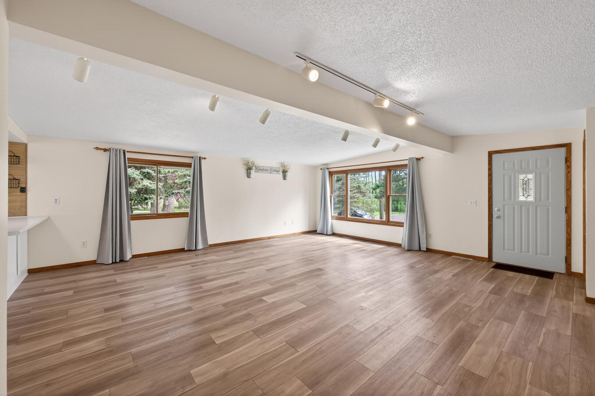 1612 Goodview Avenue N Property Photo 6