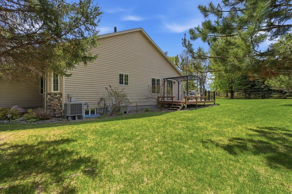 24175 White Pine Drive Property Photo 3