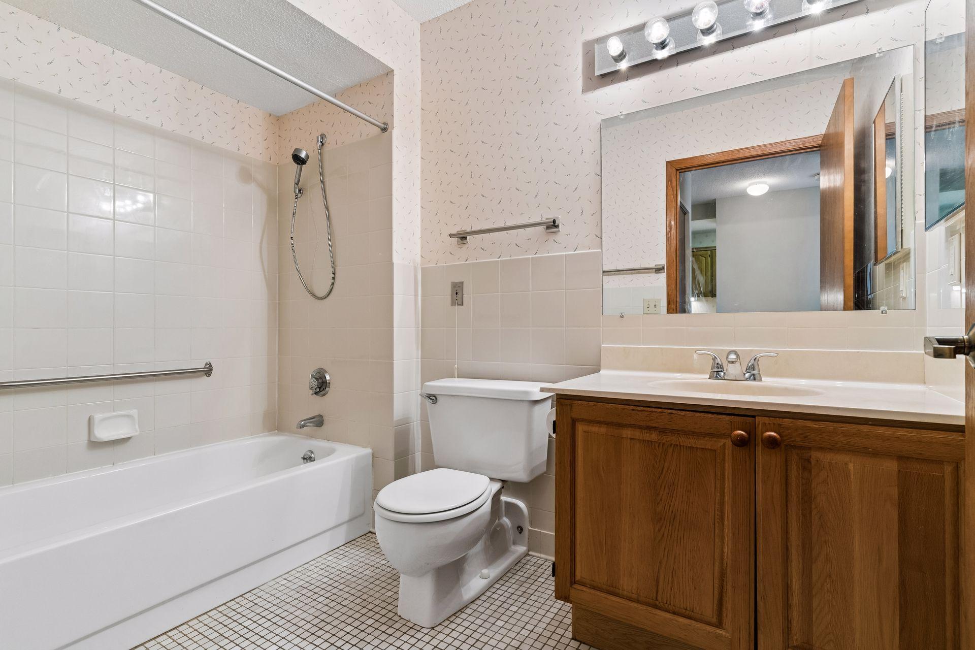 1425 W 28th Street 315 Property Photo 18