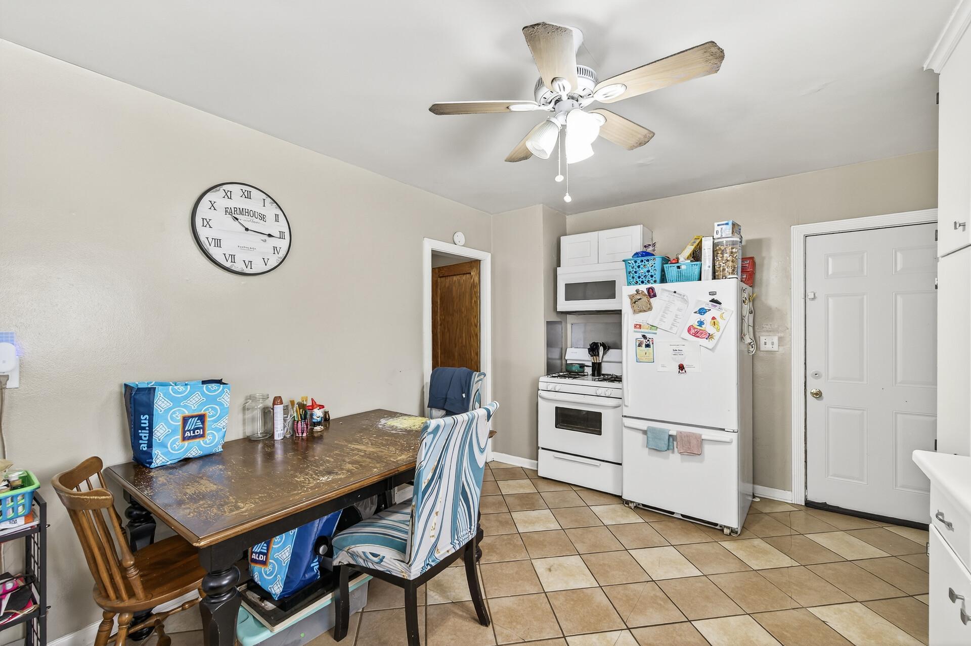 1562 Ivy Avenue E Property Photo 3