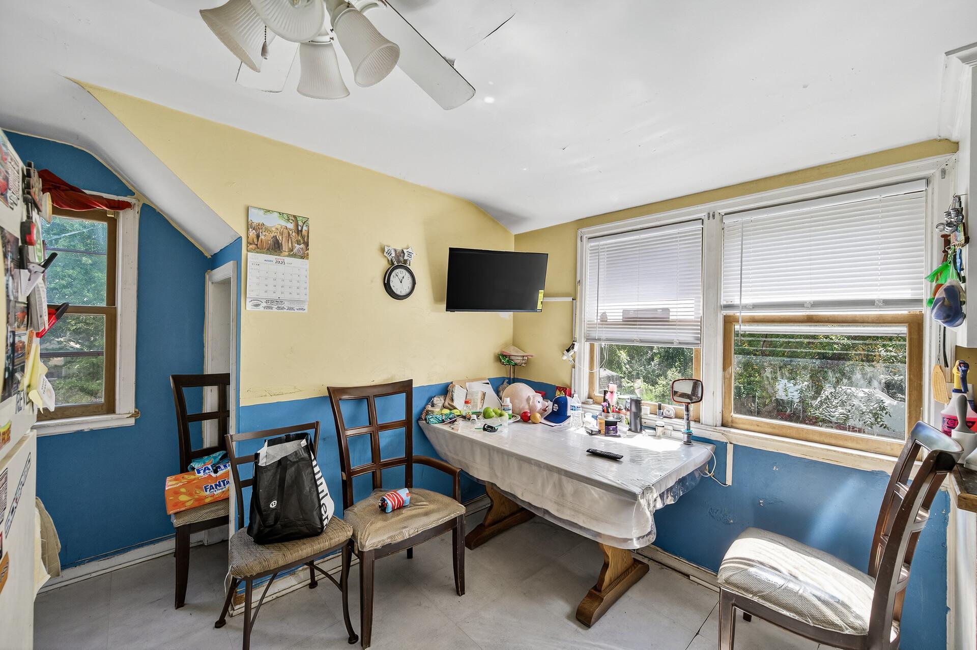 1562 Ivy Avenue E Property Photo 8