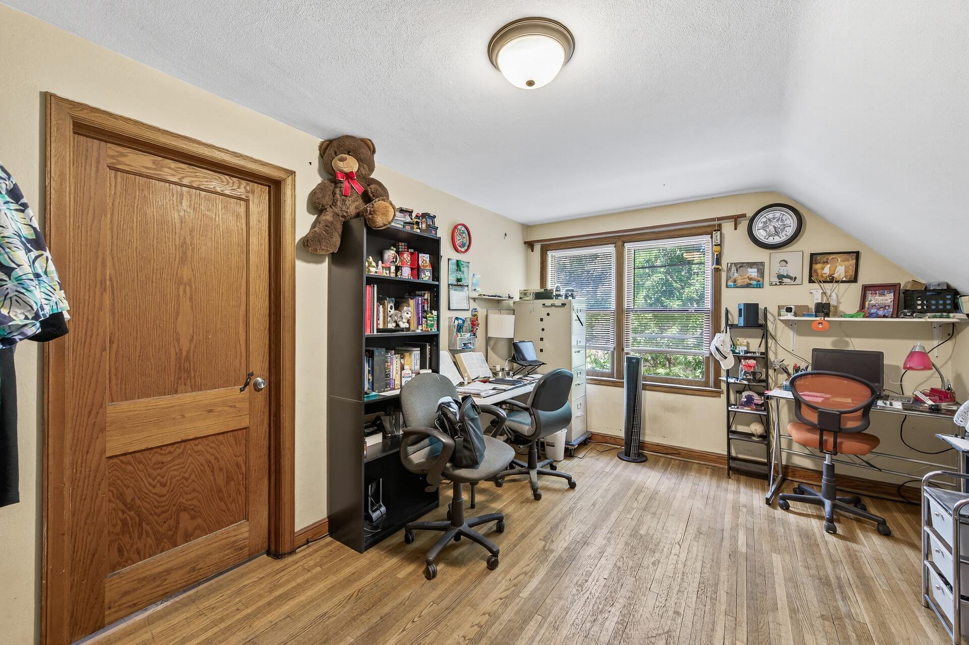 1562 Ivy Avenue E Property Photo 11