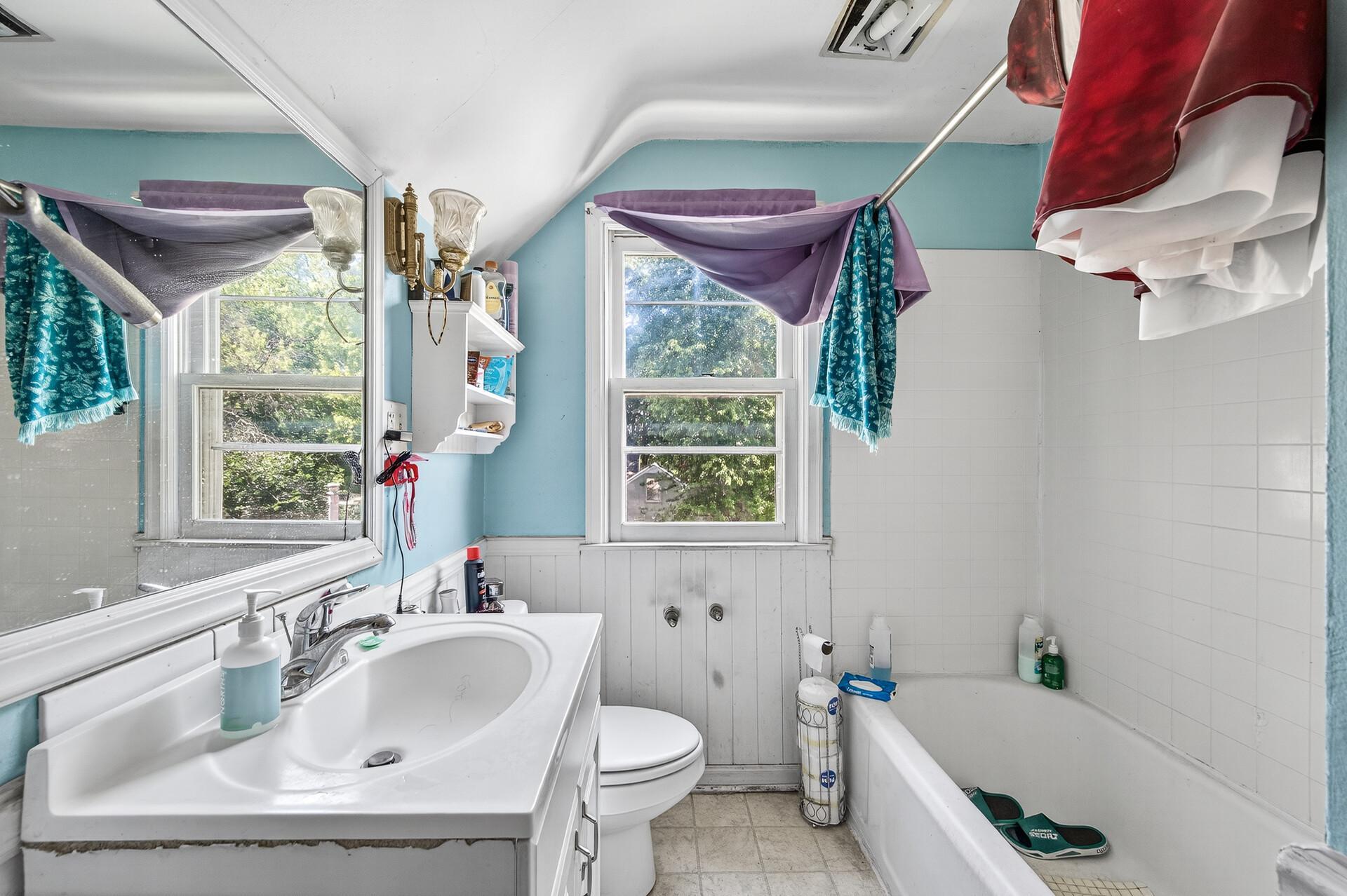 1562 Ivy Avenue E Property Photo 12