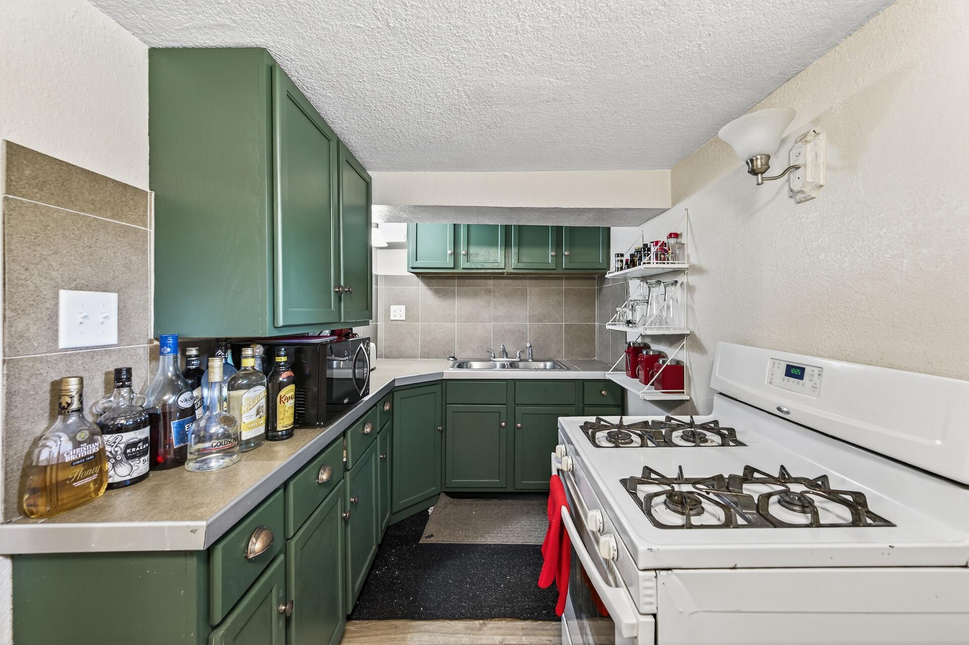 1562 Ivy Avenue E Property Photo 13
