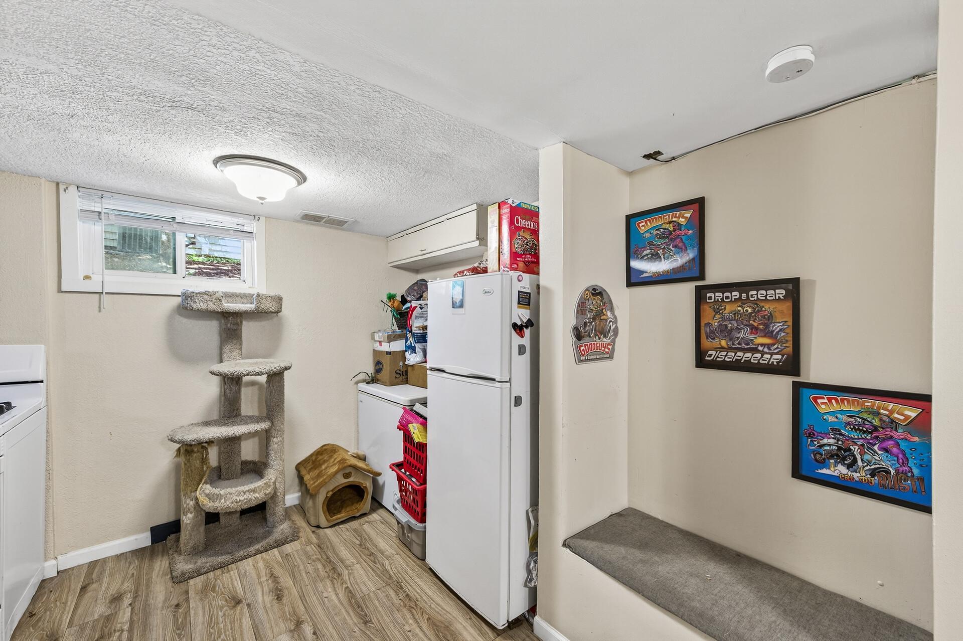 1562 Ivy Avenue E Property Photo 14