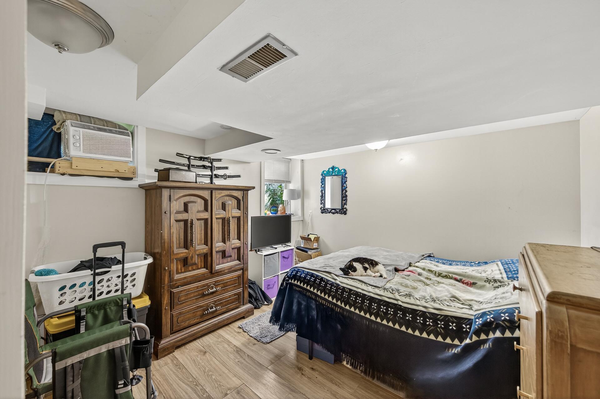 1562 Ivy Avenue E Property Photo 16