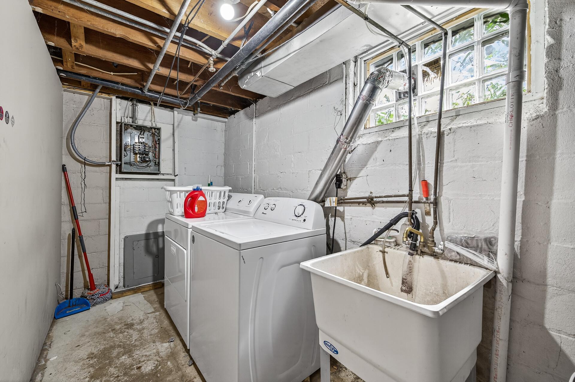 1562 Ivy Avenue E Property Photo 19