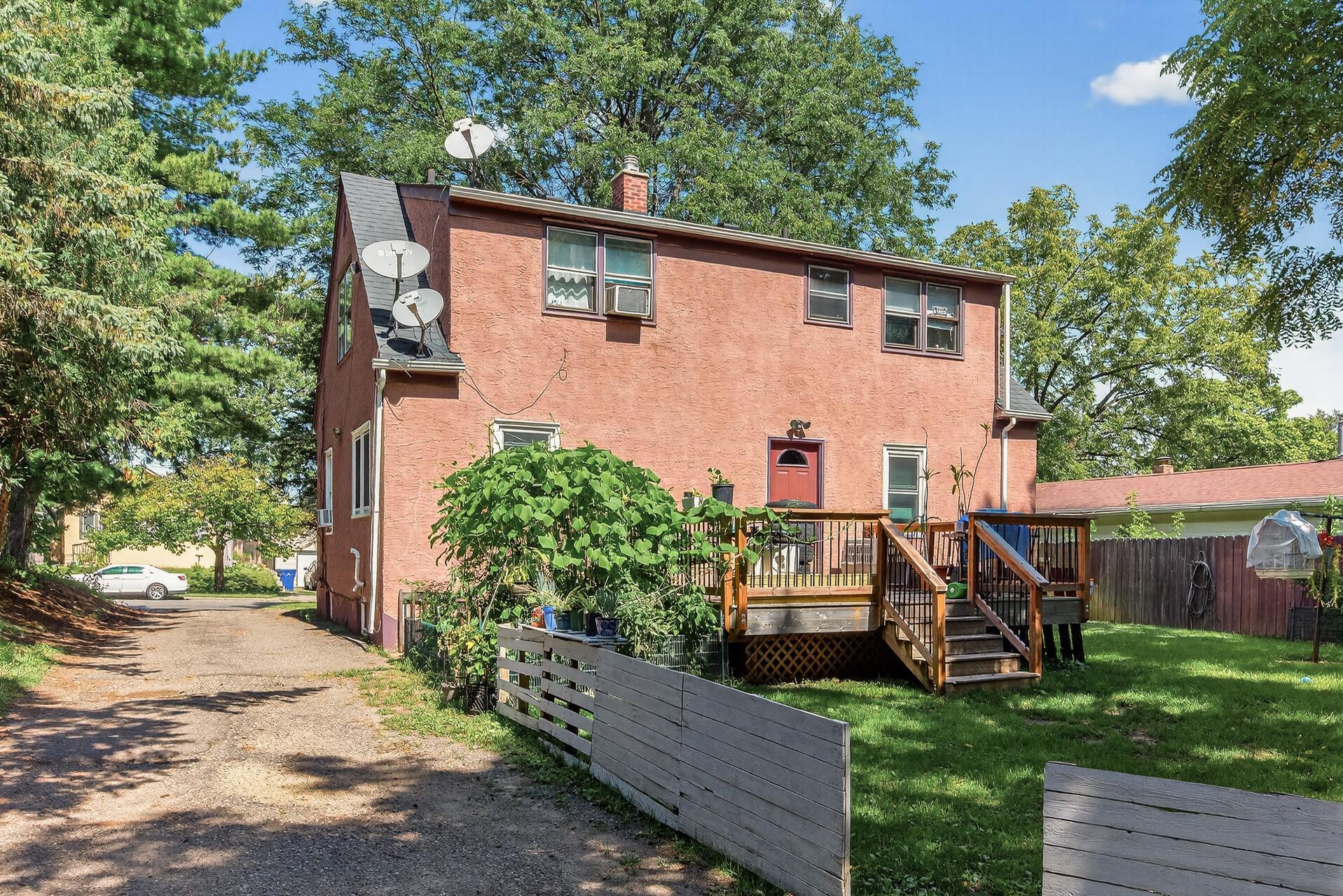 1562 Ivy Avenue E Property Photo 22
