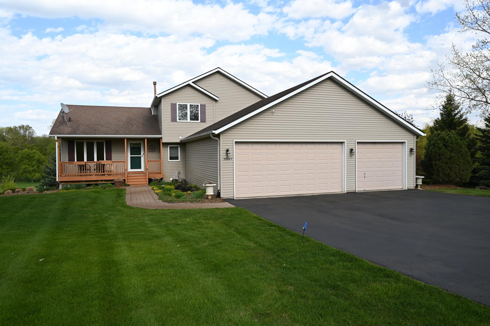 20247 Lake Ridge Drive Property Photo 1