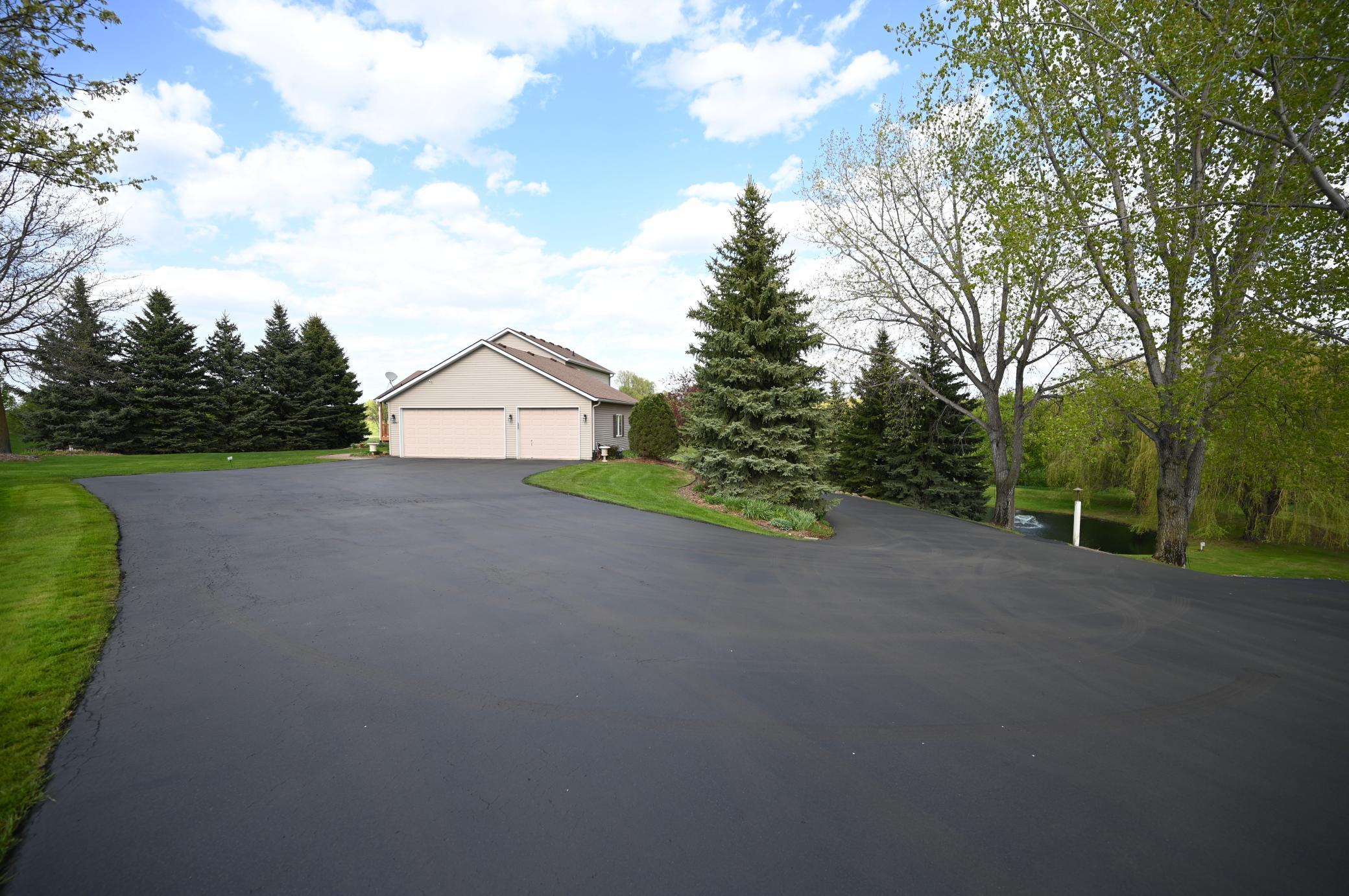20247 Lake Ridge Drive Property Photo 2