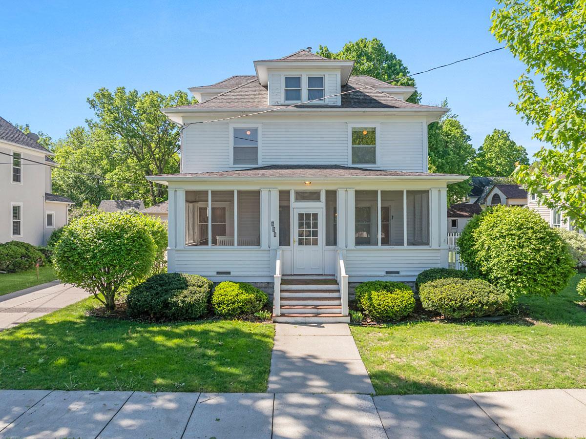 408 5th Street E Property Photo 1