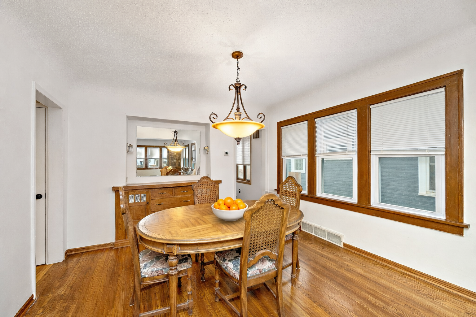 4549 Wentworth Avenue Property Photo 7