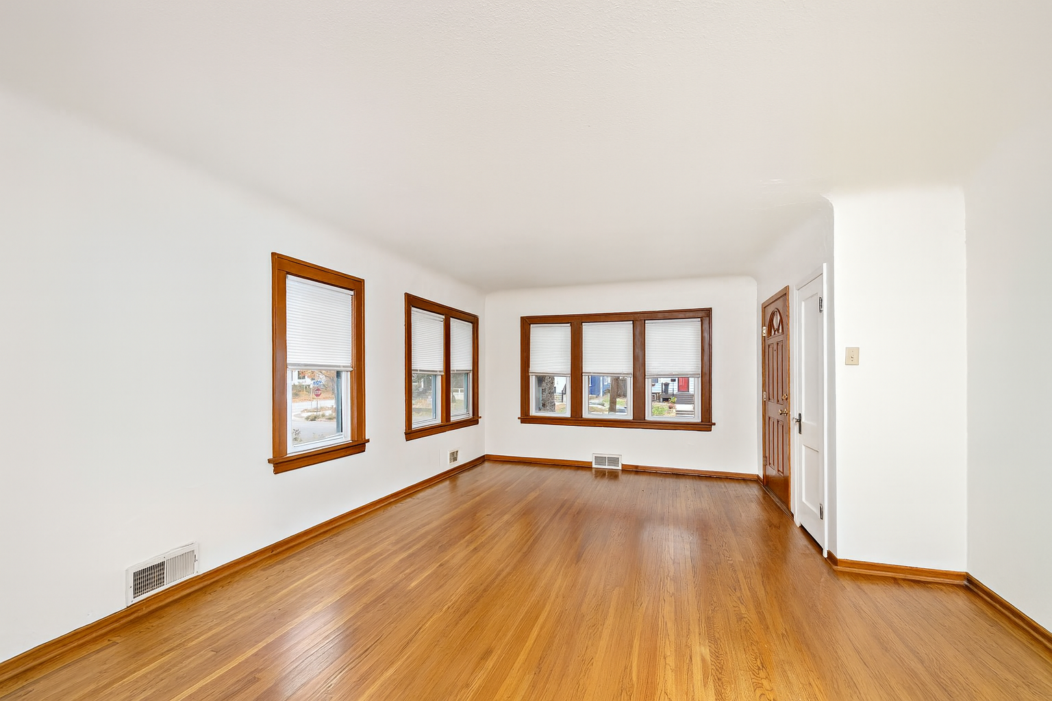 4549 Wentworth Avenue Property Photo 9