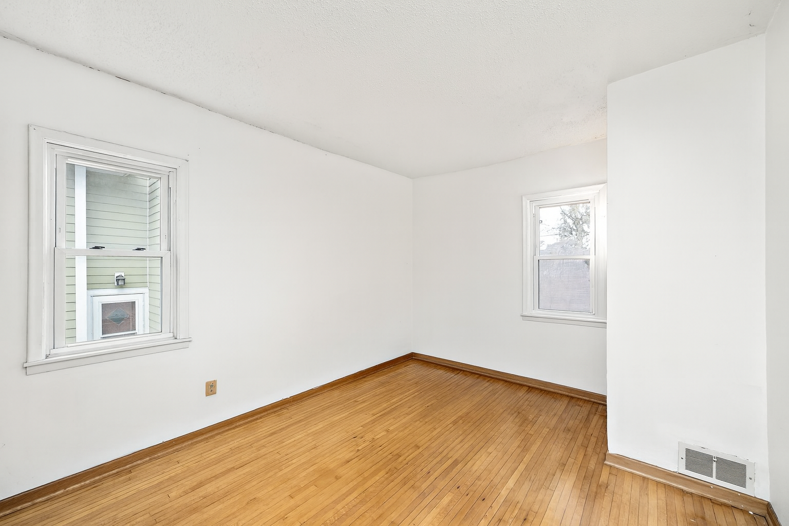 4549 Wentworth Avenue Property Photo 13