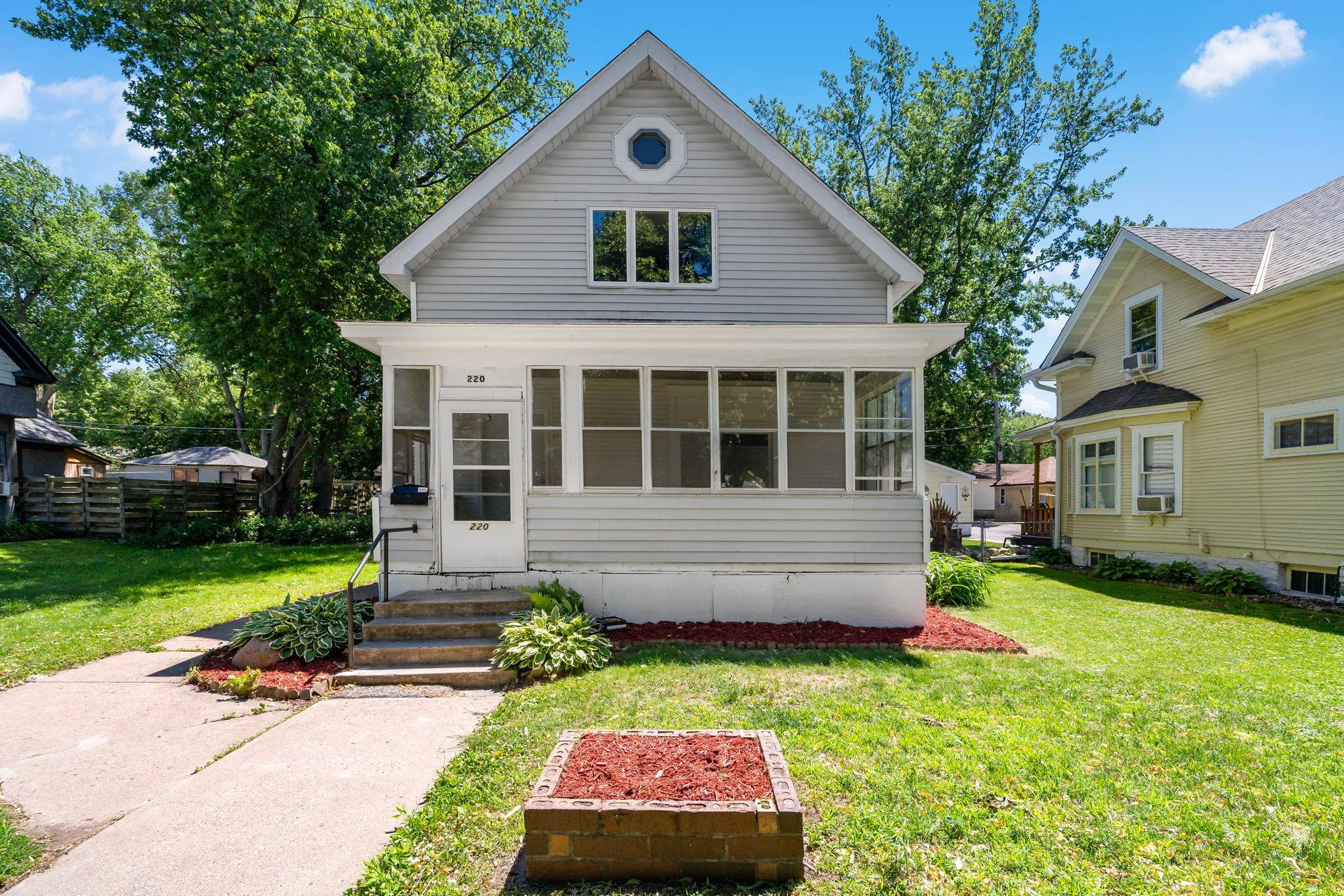 220 Sidney Street E Property Photo 5
