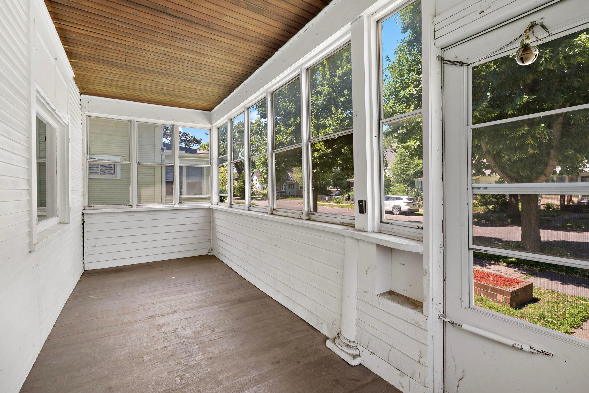 220 Sidney Street E Property Photo 6
