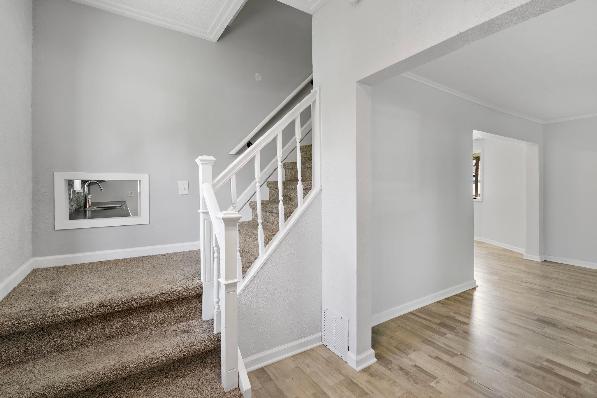 220 Sidney Street E Property Photo 7