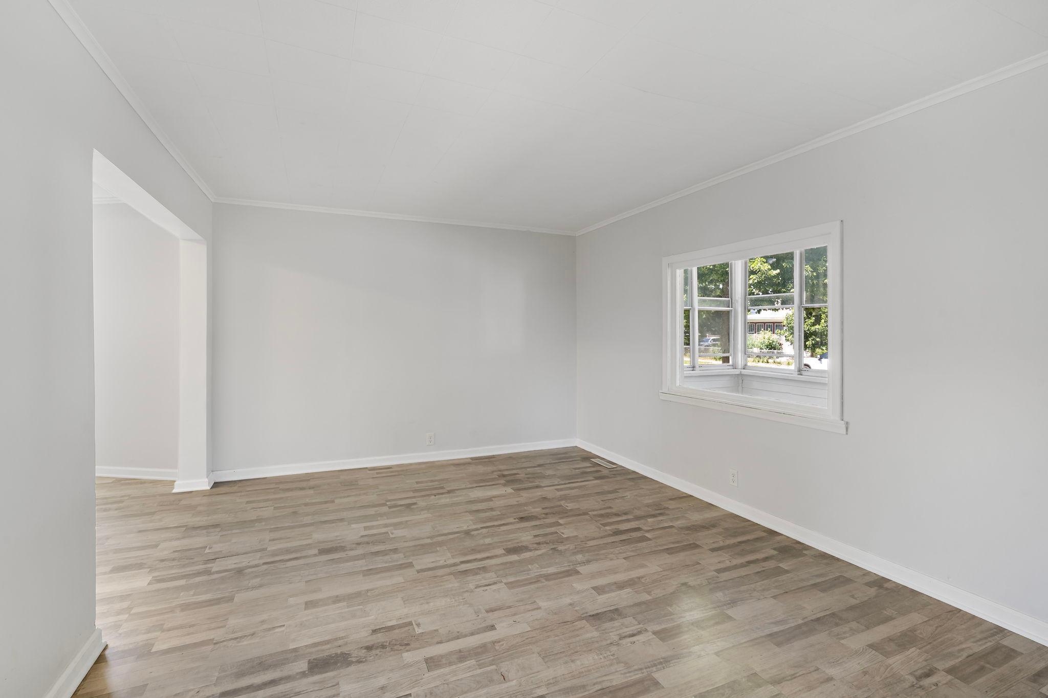 220 Sidney Street E Property Photo 8