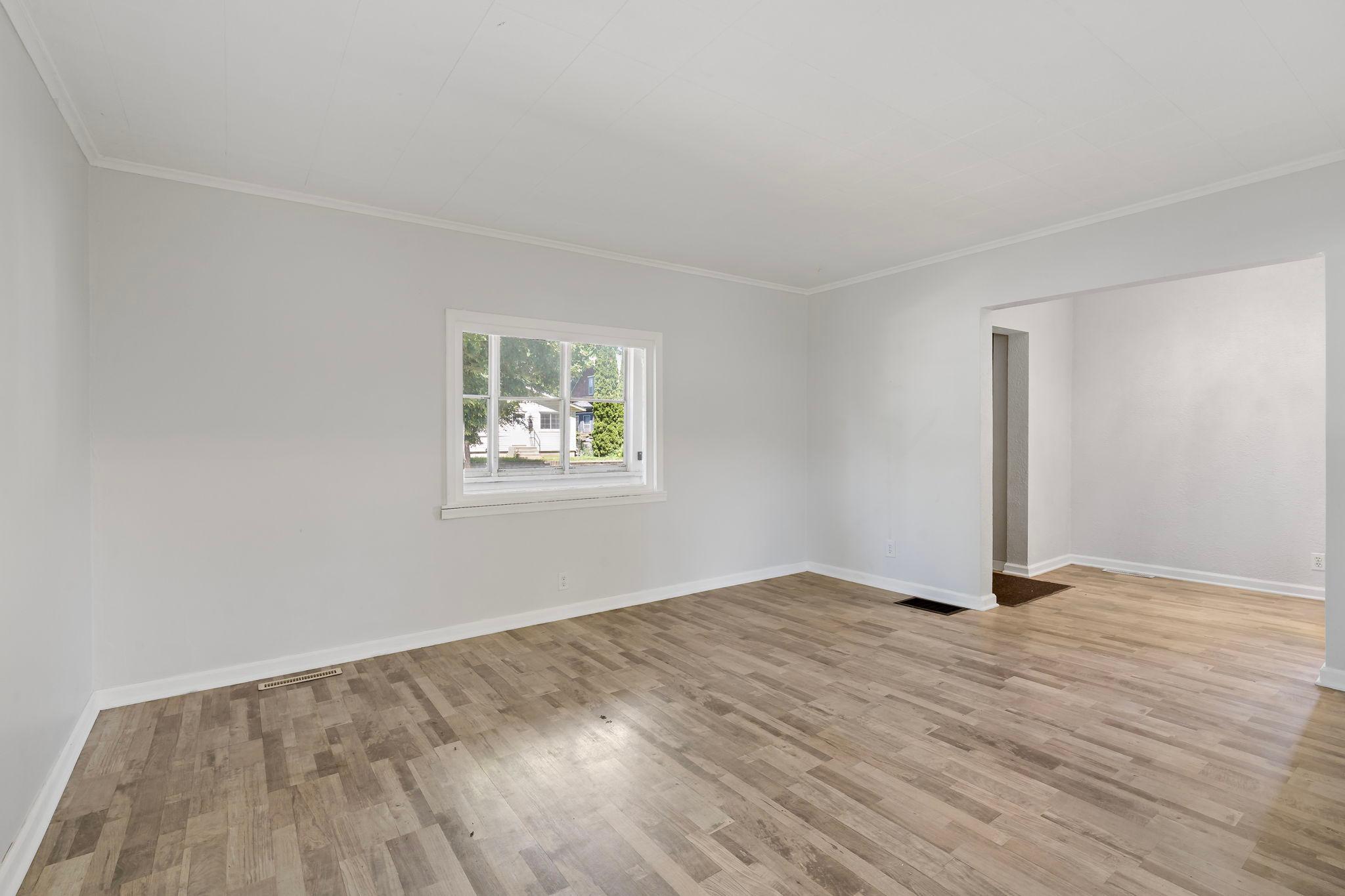 220 Sidney Street E Property Photo 9