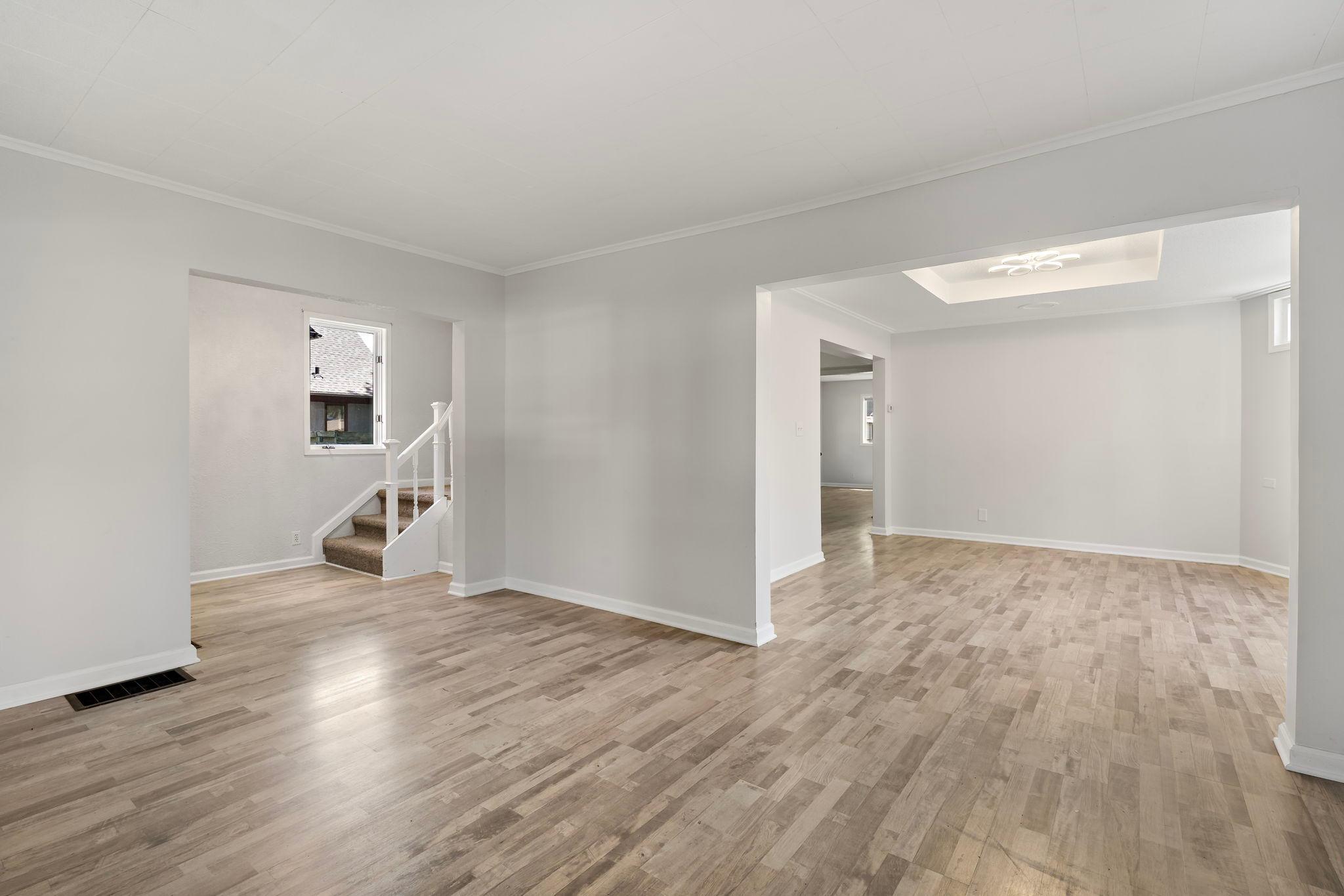 220 Sidney Street E Property Photo 10