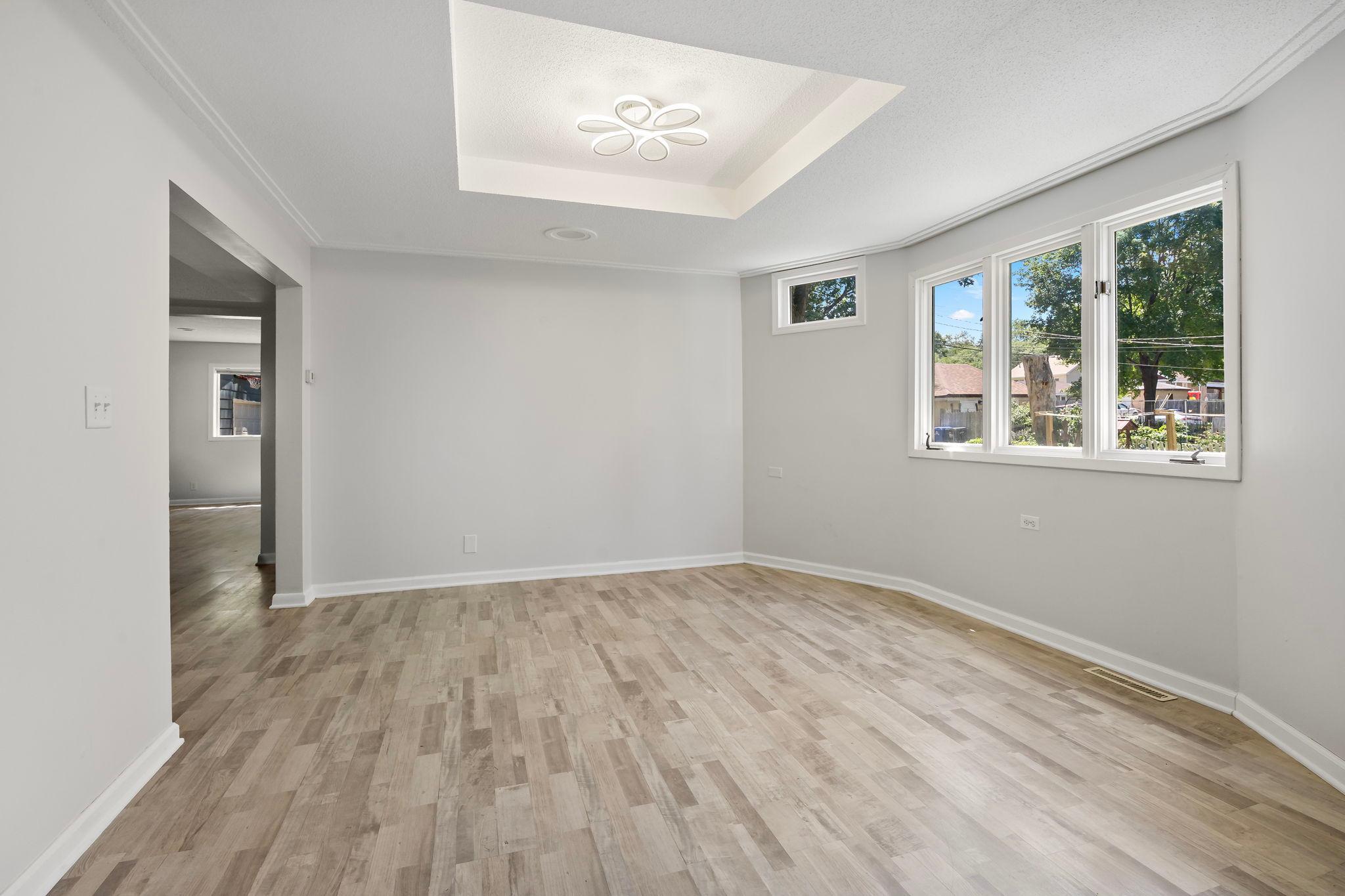 220 Sidney Street E Property Photo 11
