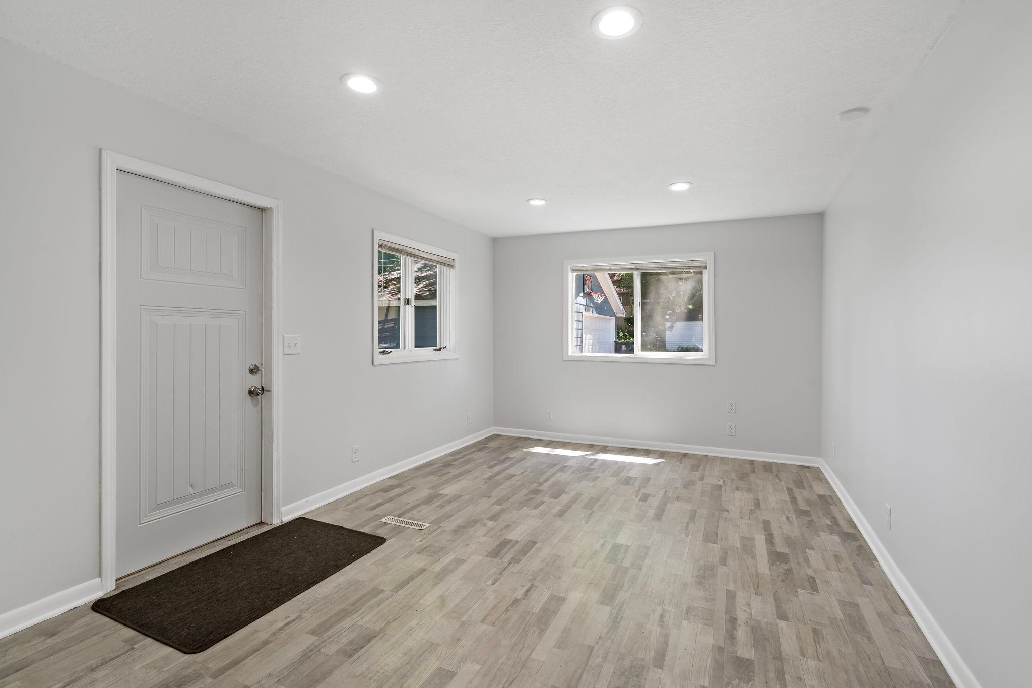 220 Sidney Street E Property Photo 17