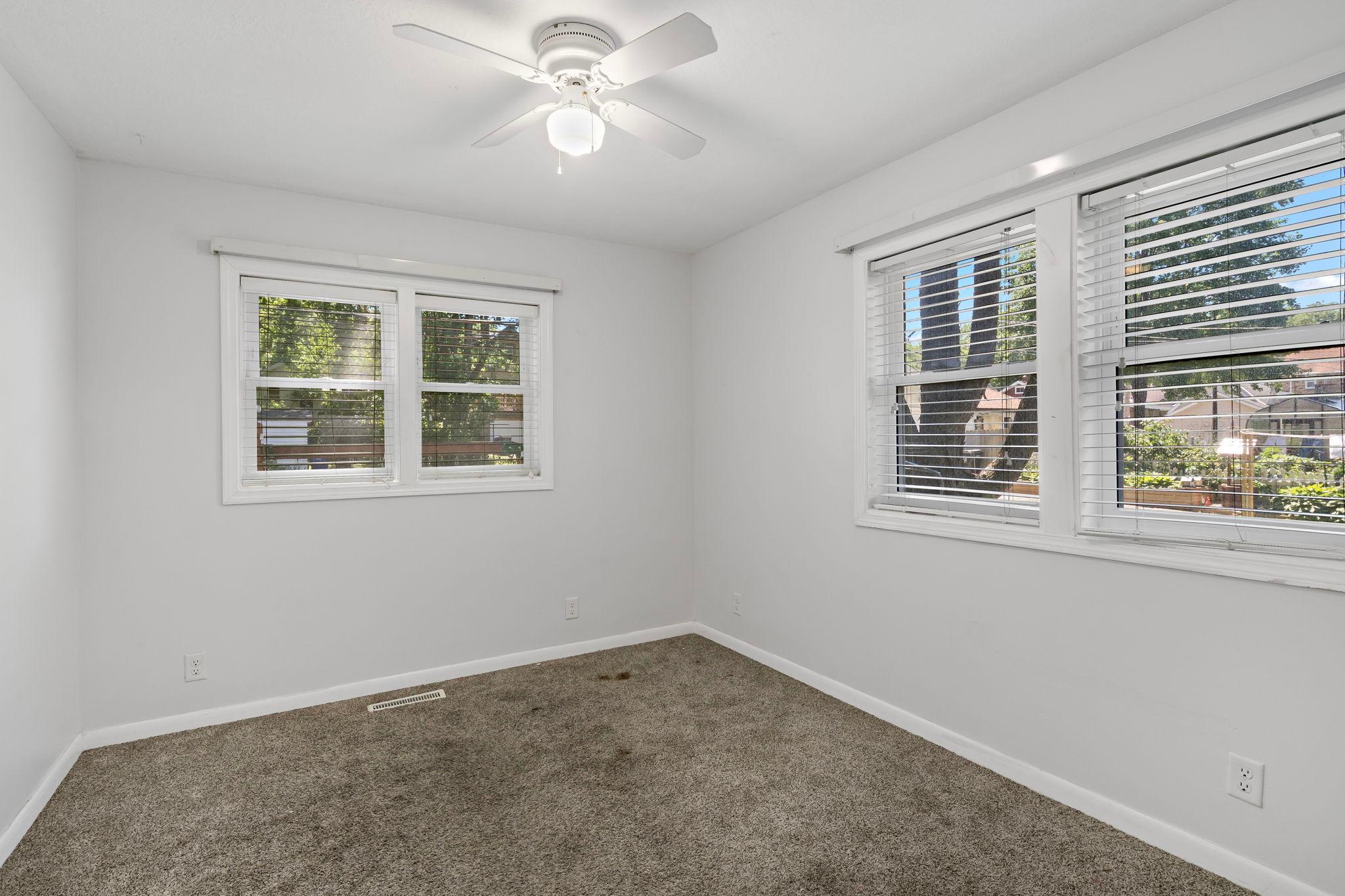 220 Sidney Street E Property Photo 20