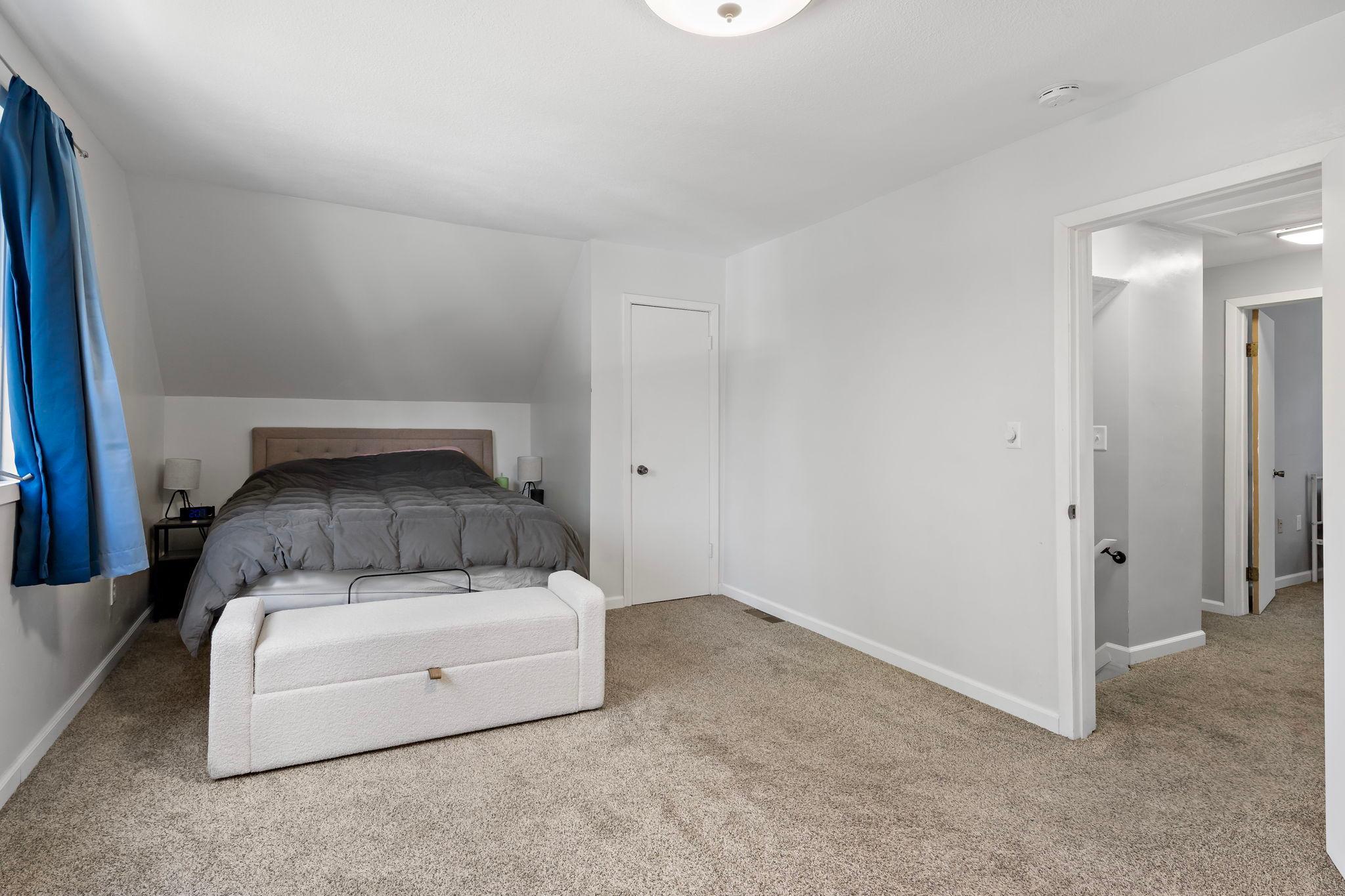 220 Sidney Street E Property Photo 22