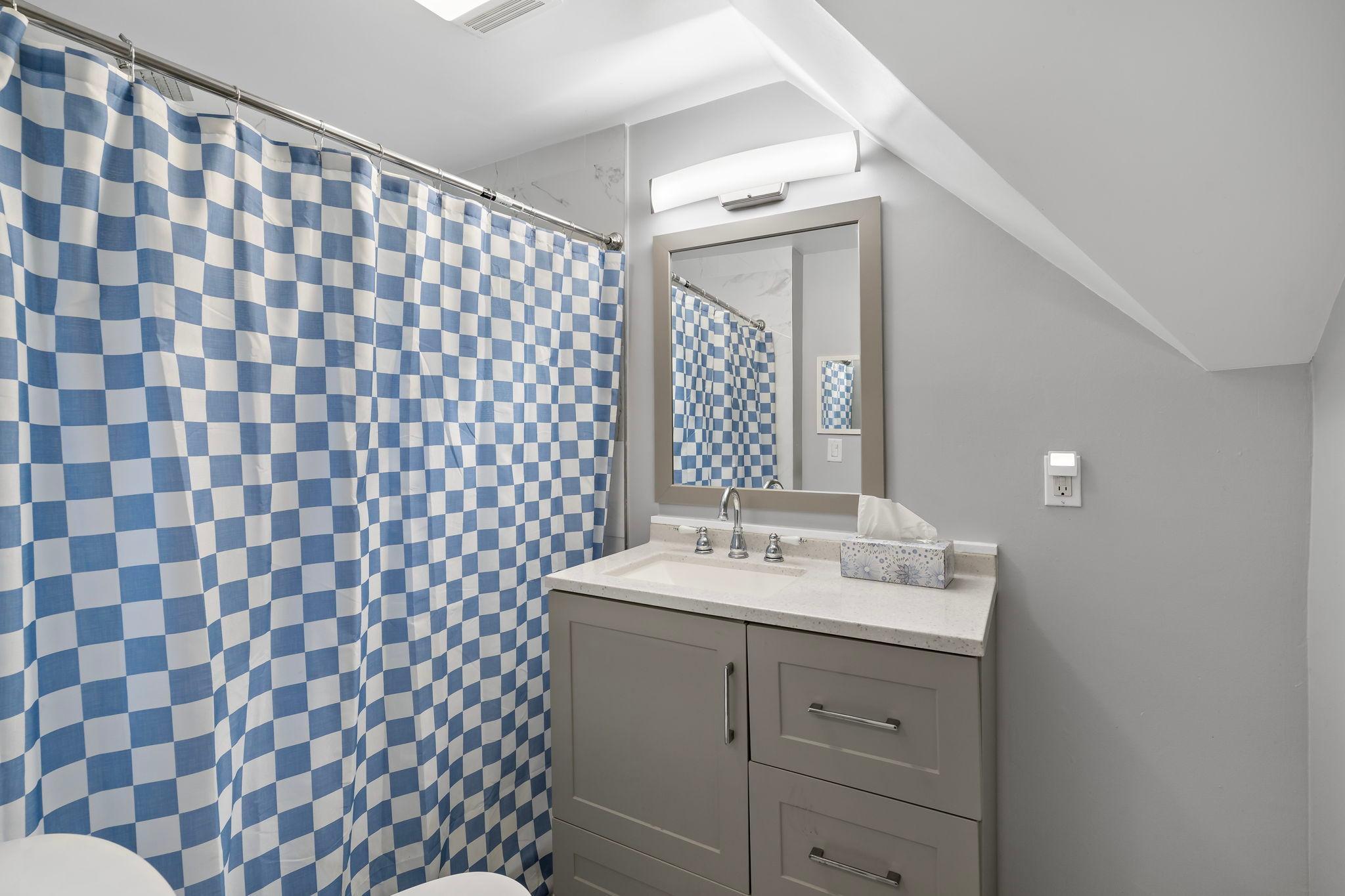 220 Sidney Street E Property Photo 25
