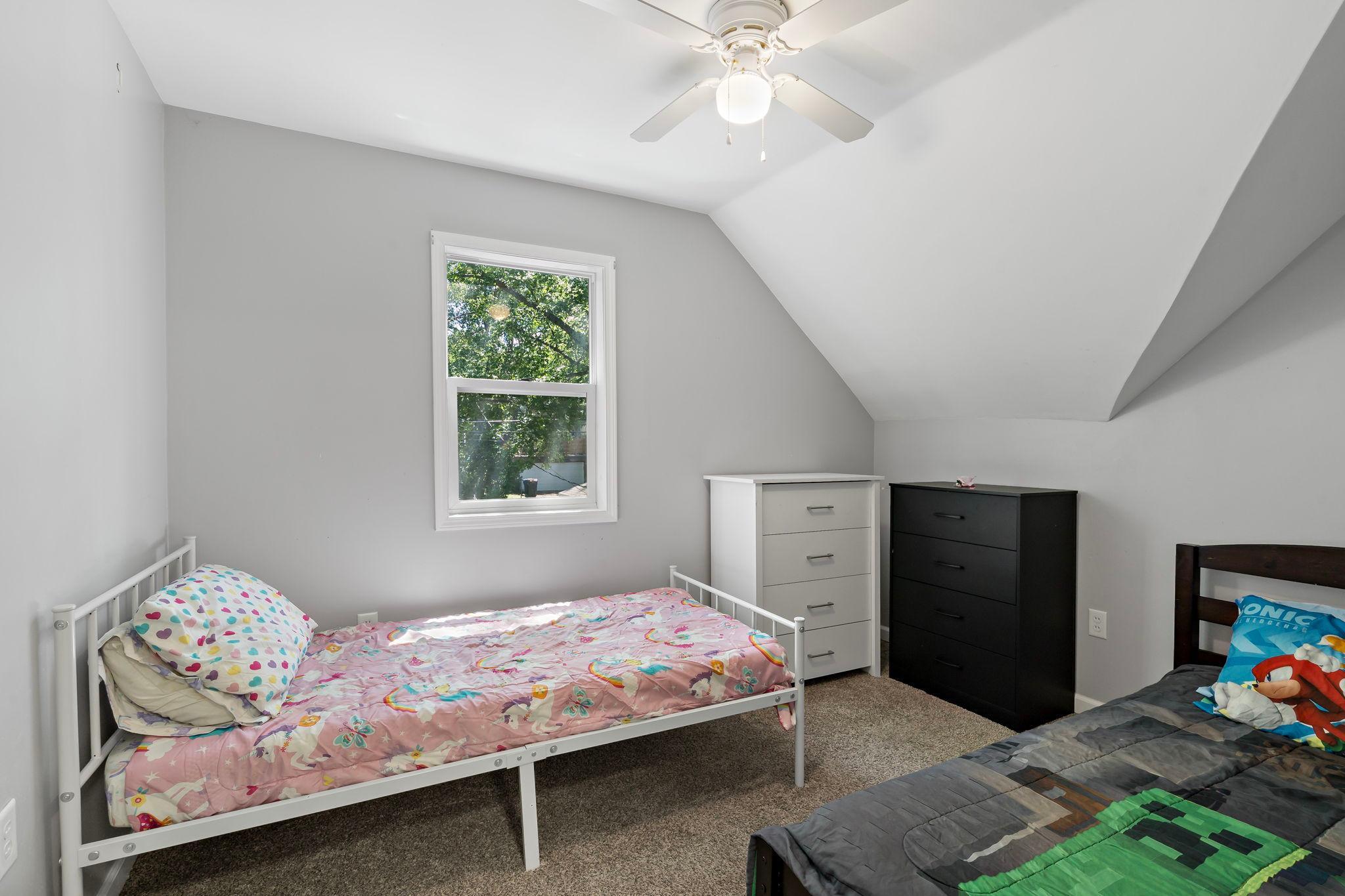 220 Sidney Street E Property Photo 27