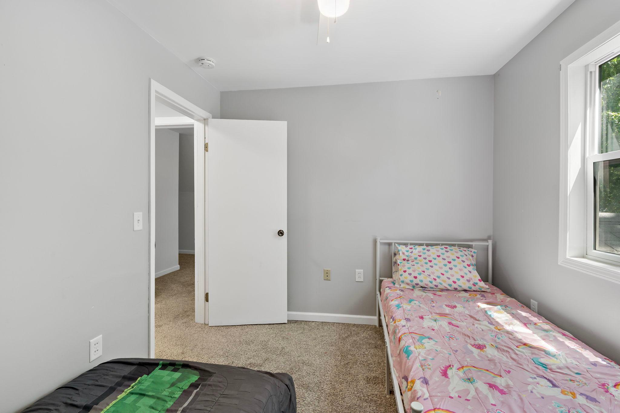 220 Sidney Street E Property Photo 28
