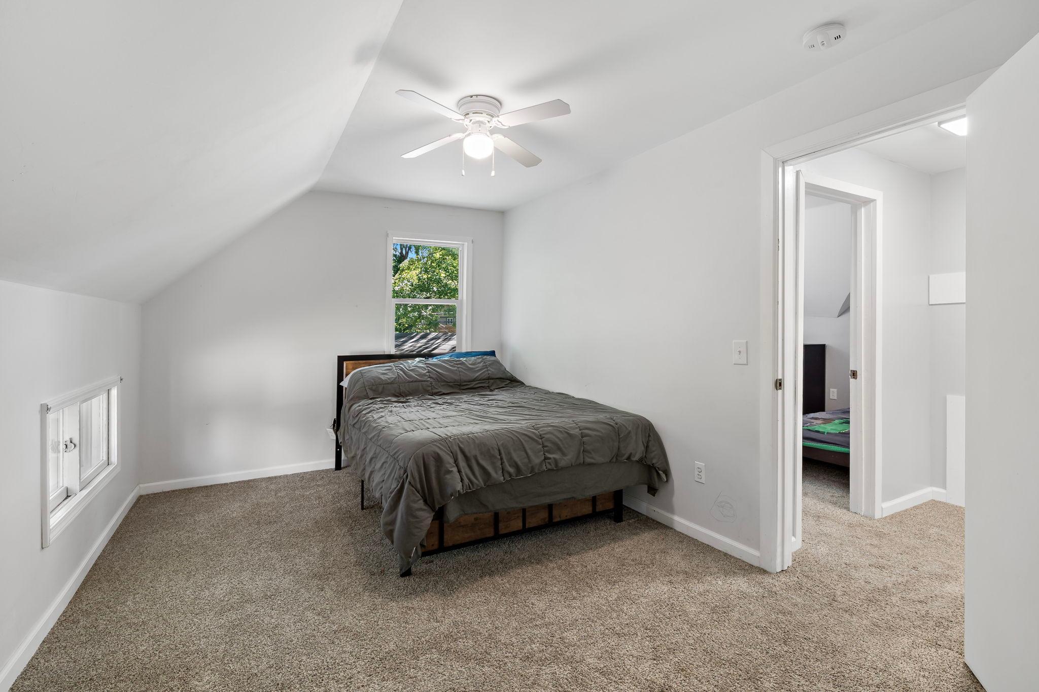 220 Sidney Street E Property Photo 29