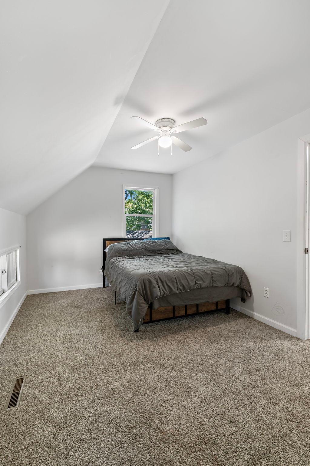 220 Sidney Street E Property Photo 30