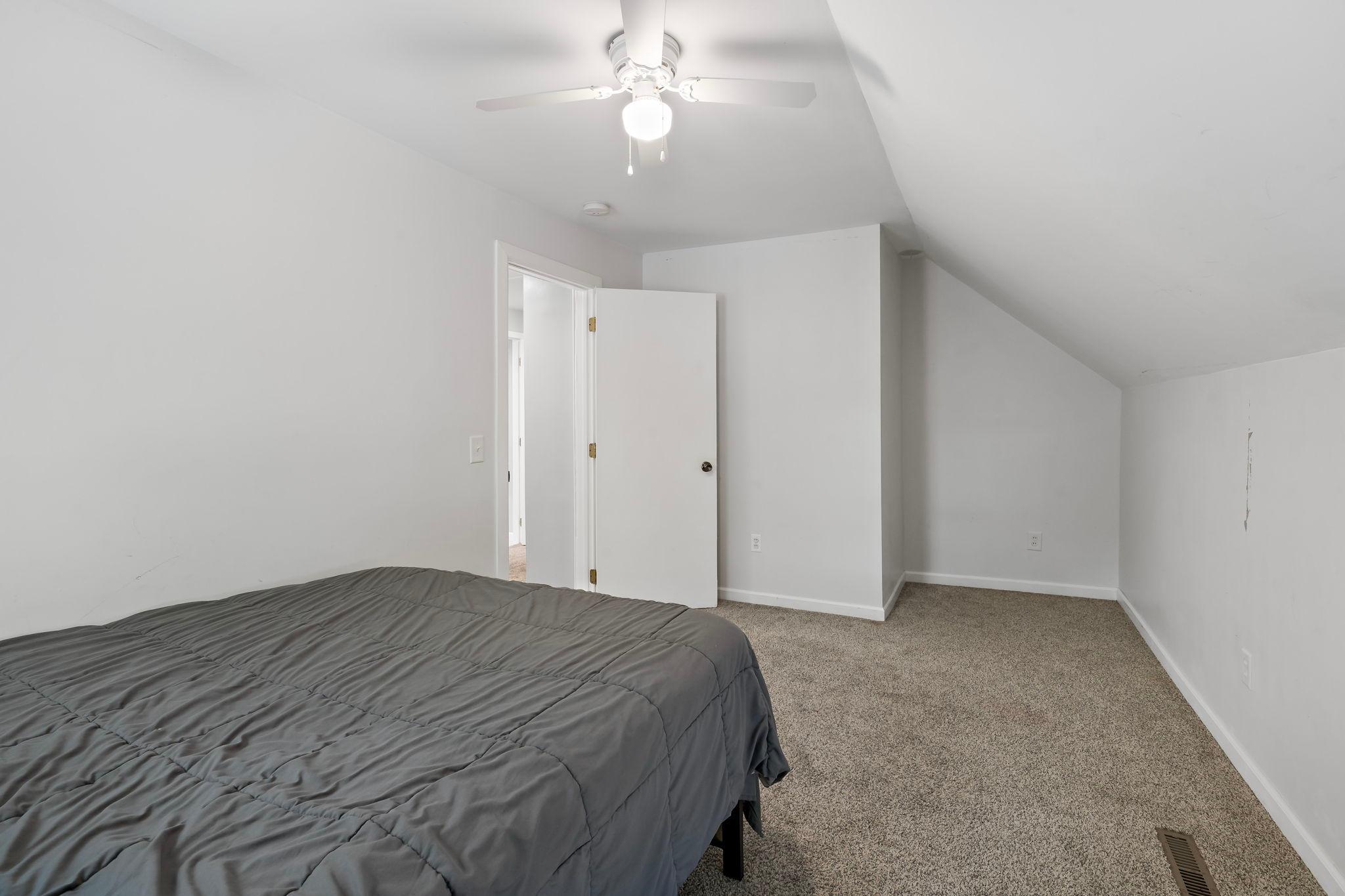 220 Sidney Street E Property Photo 31