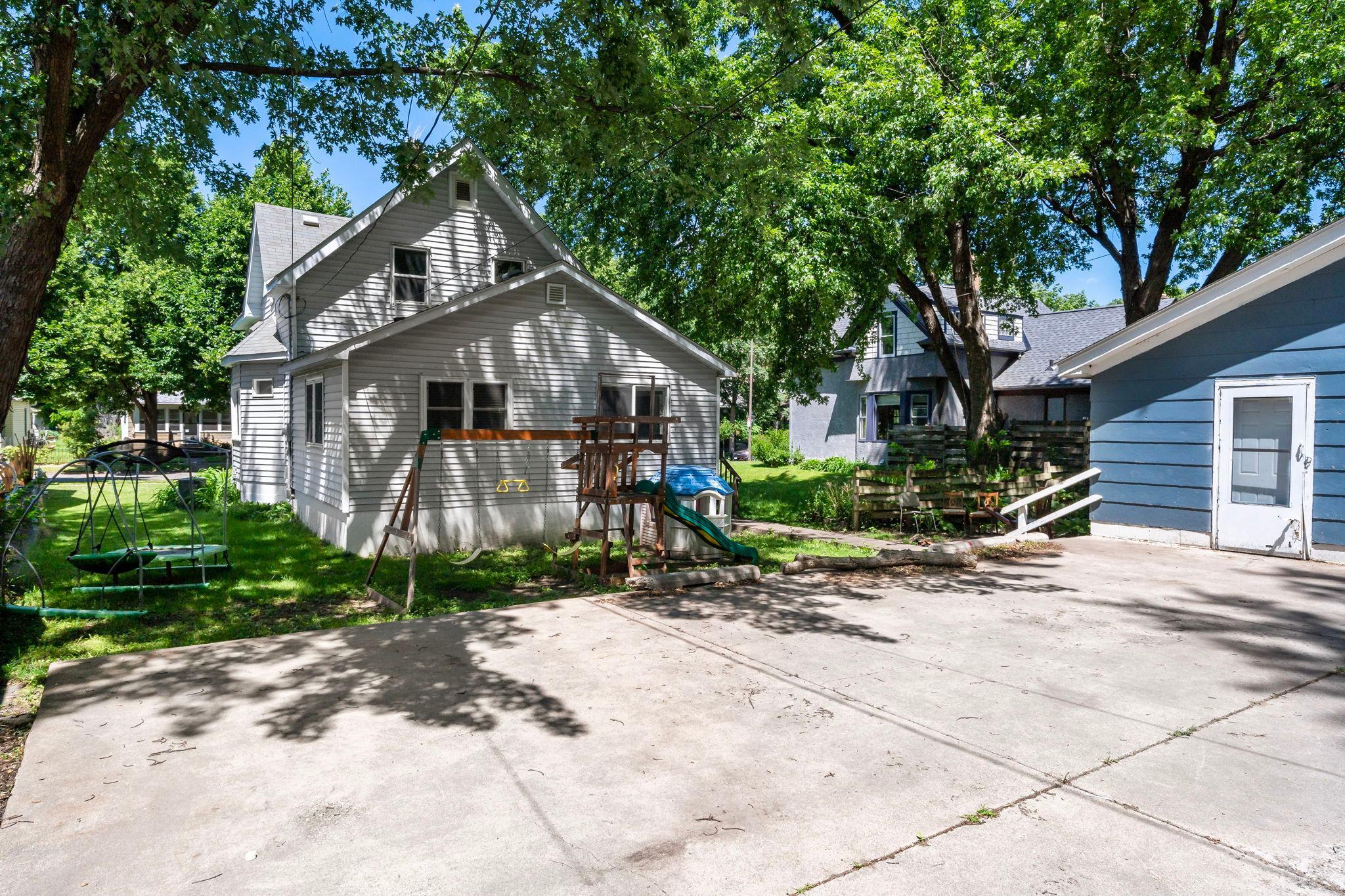 220 Sidney Street E Property Photo 32