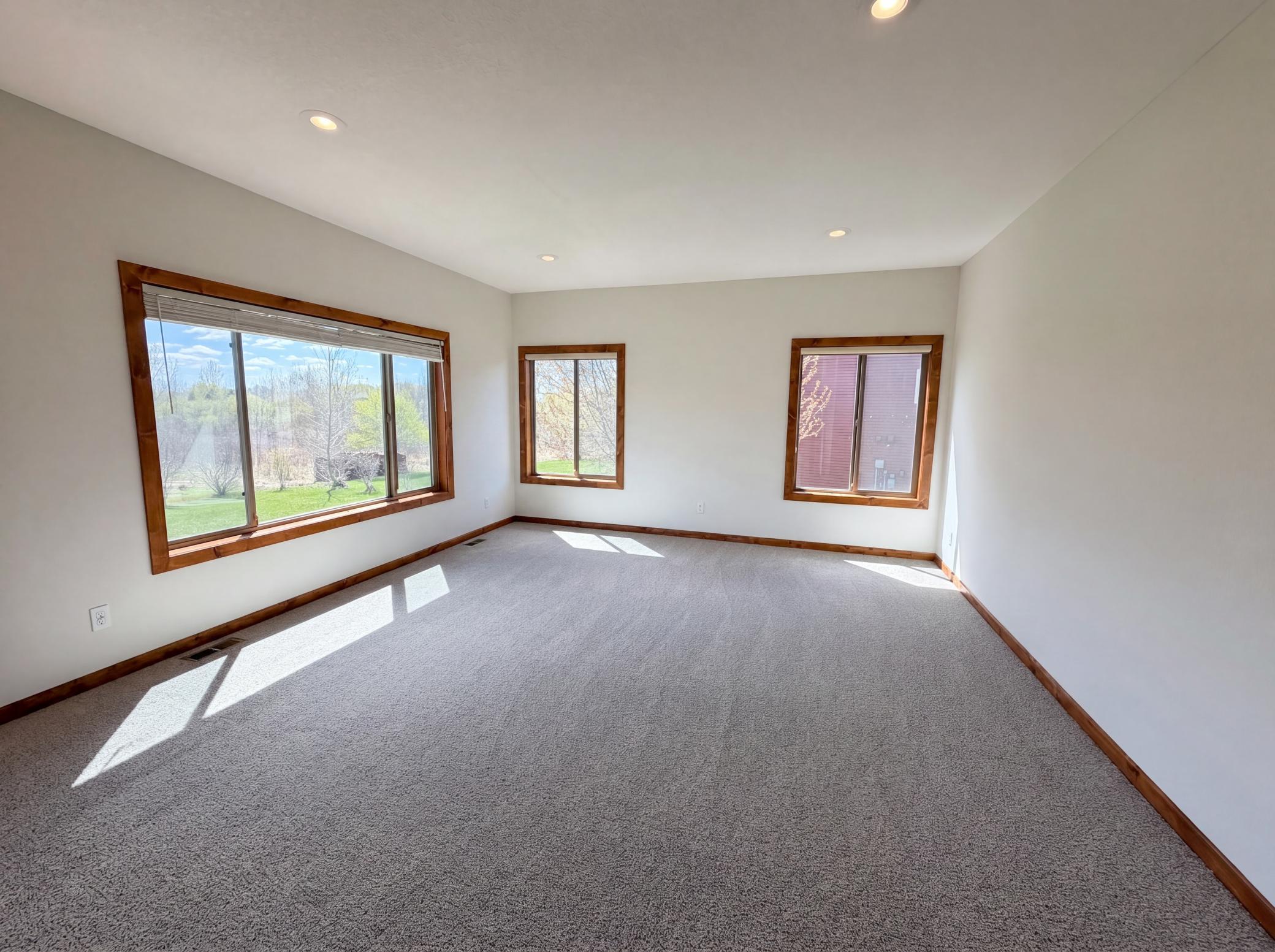 3072 Nottingham Road S Property Photo 8