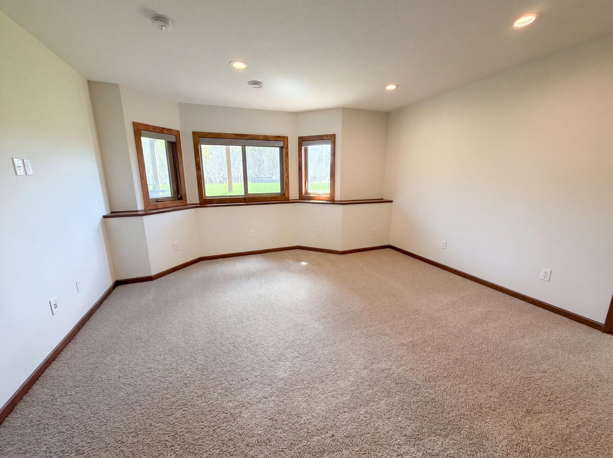 3072 Nottingham Road S Property Photo 13