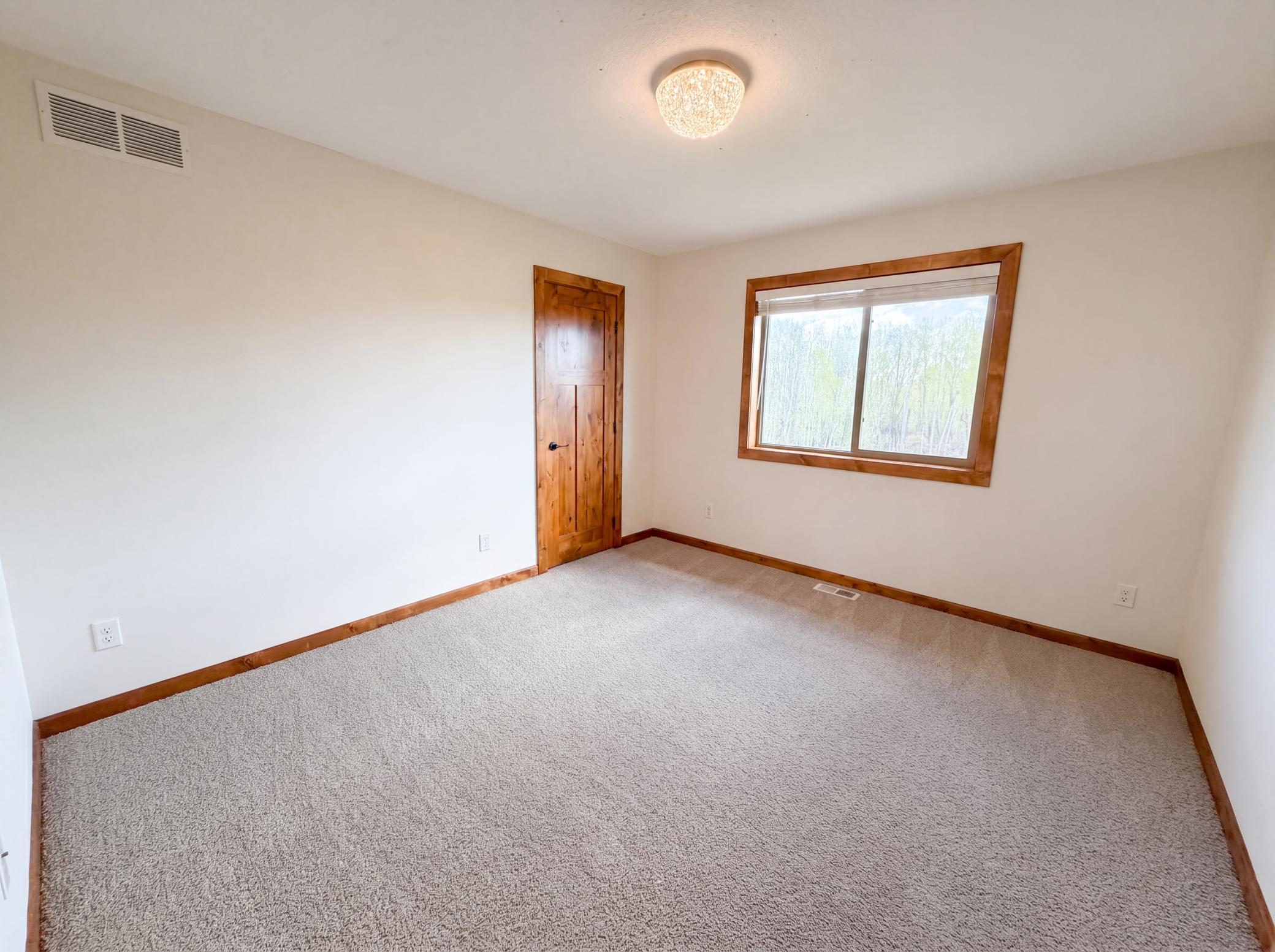 3072 Nottingham Road S Property Photo 15