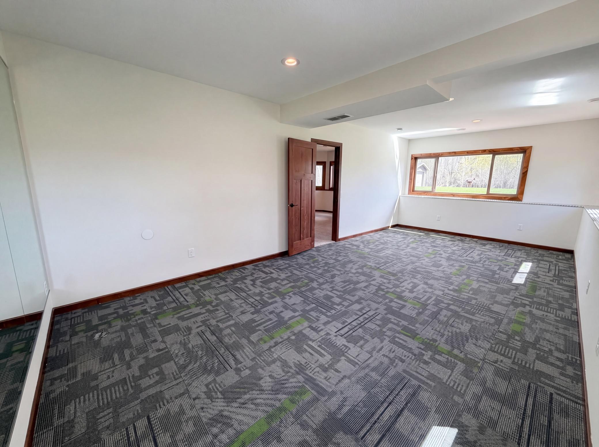 3072 Nottingham Road S Property Photo 23