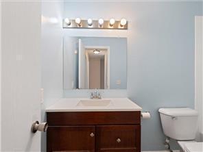 4819 Grenwich Way N Property Photo 5