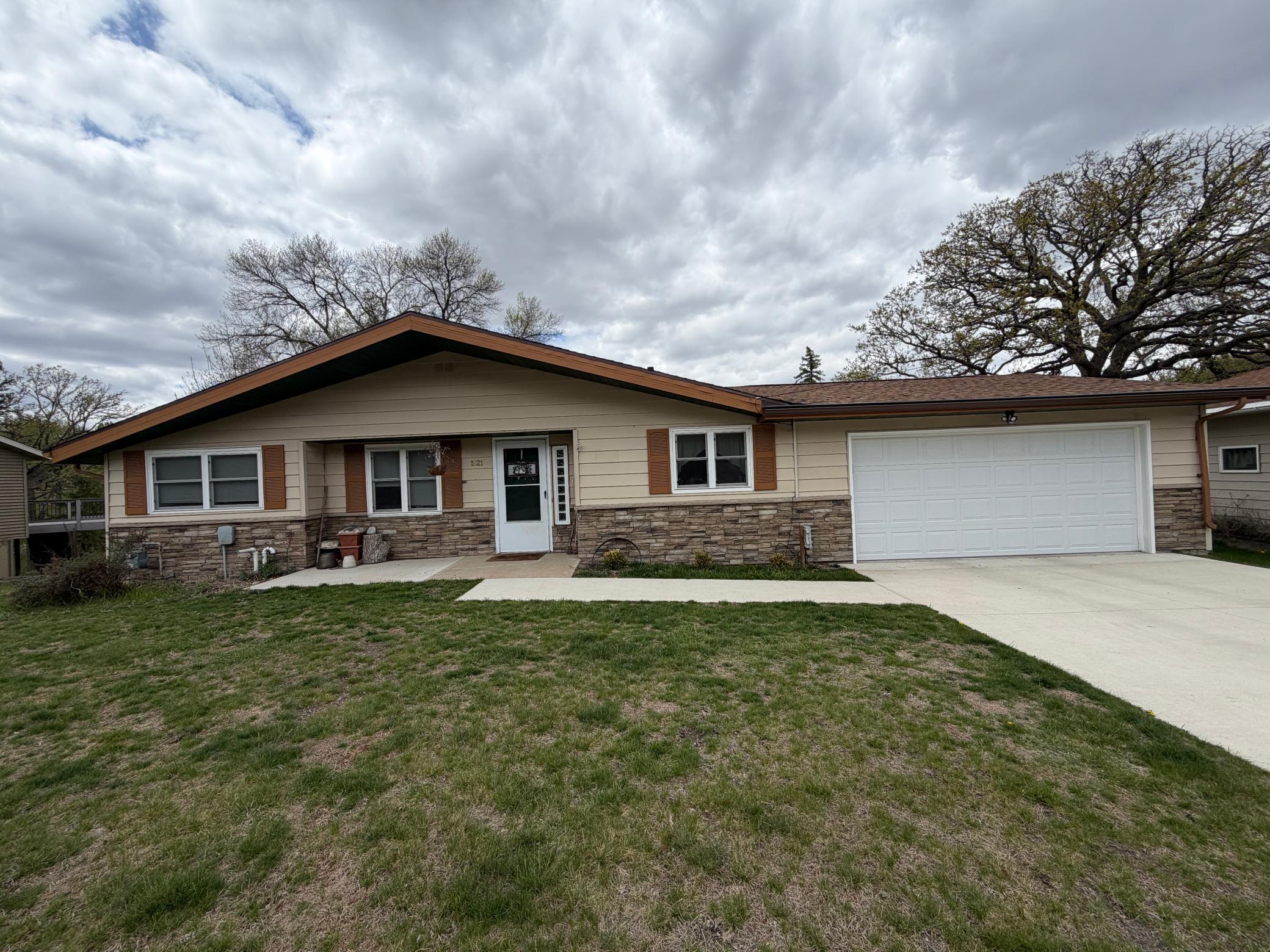 1821 Brookside Circle Property Photo 1