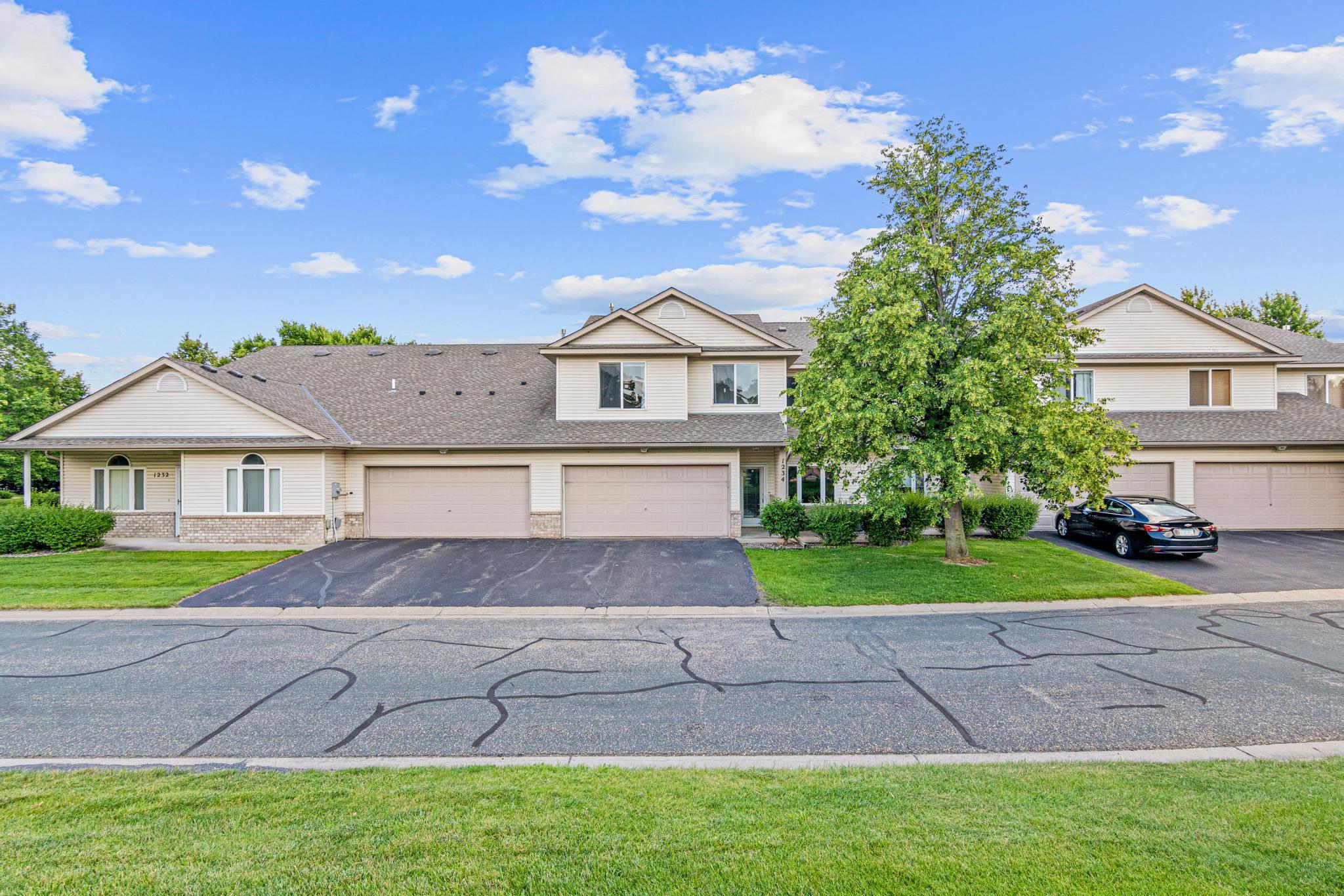 1234 Crystal Place E Property Photo 2
